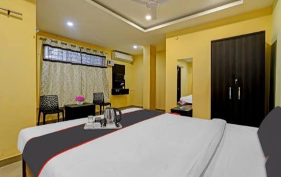 Hotel H K Residency Near Kalakshetra Guwahati Esterno foto