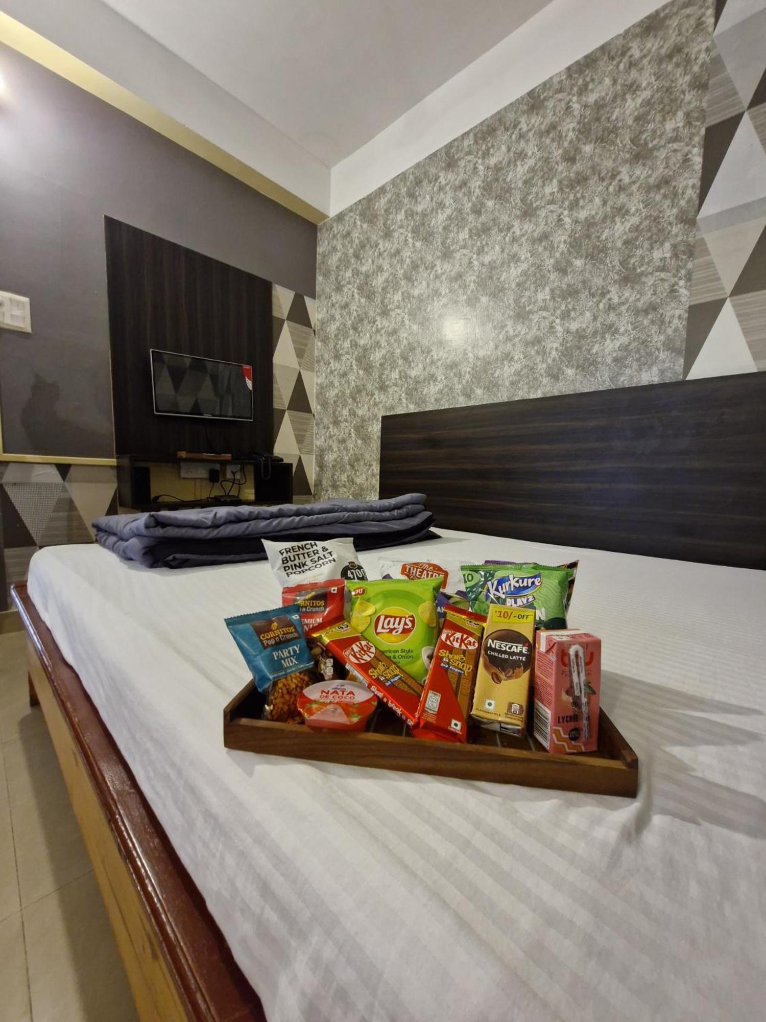 Hotel H K Residency Near Kalakshetra Guwahati Esterno foto