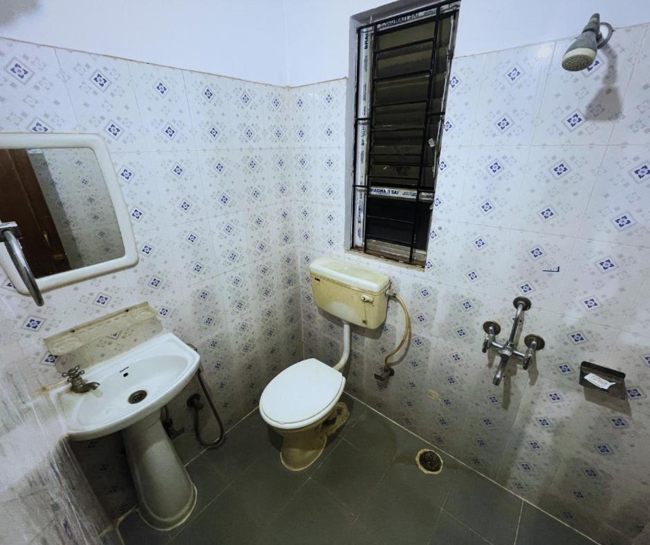 Hotel H K Residency Near Kalakshetra Guwahati Esterno foto