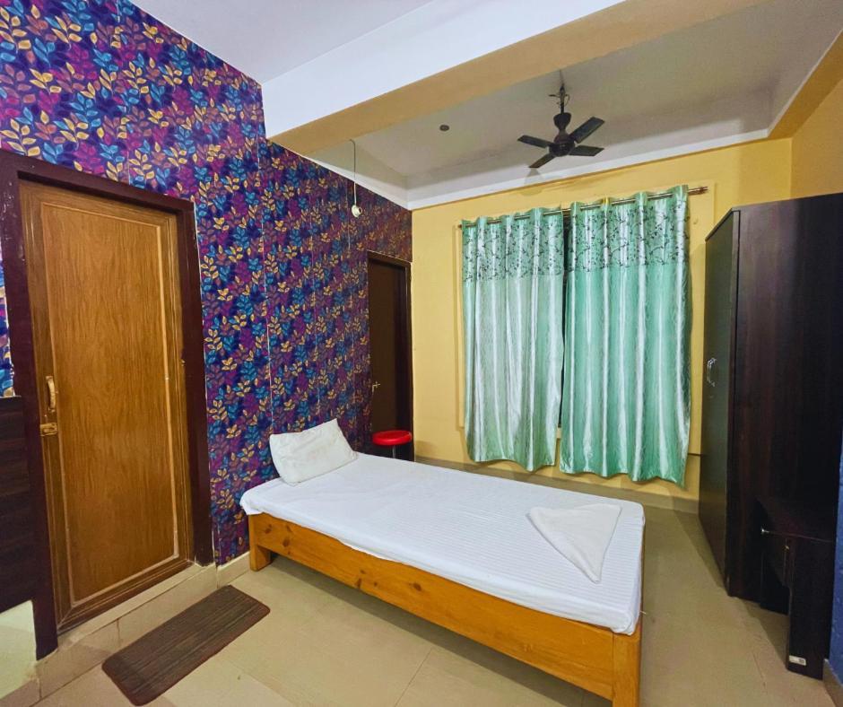 Hotel H K Residency Near Kalakshetra Guwahati Esterno foto